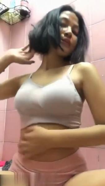 Background nonton video viral Bocil Smp Colmek Buat Bahan Coli Doi