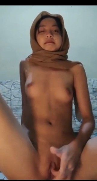 Background nonton video viral Andini Permata Tiktoker Jilbab Colmek